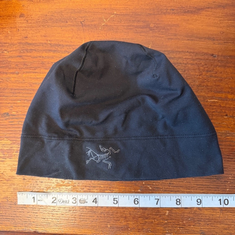 Arcteryx Rho LTW Beanie Black Wool Blend Lightweight Skull Cap Hat Men S/M